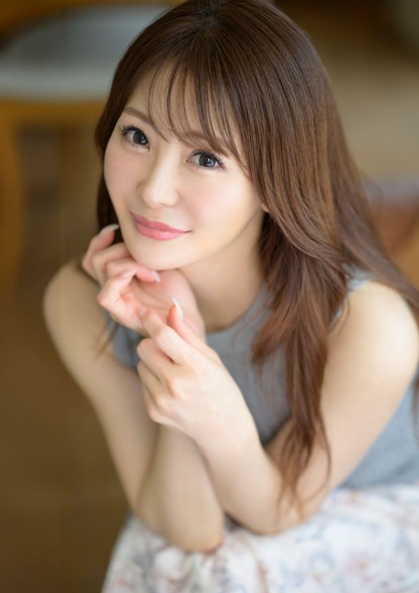 小泽菜穂(櫻木みなと)个人资料照片